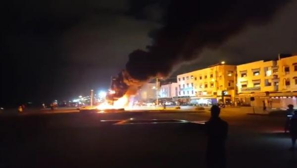 تخريب سيارات الأمن وإضرام النار.. "شغب ليلة عاشوراء" يُوقف 17 شخصا بينهم قاصرون